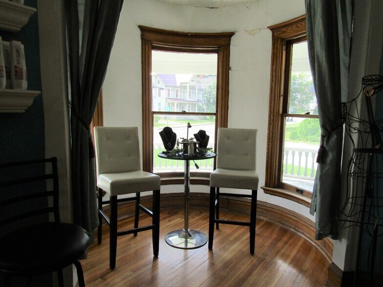 More Photos Of 30 Taylor St, Troy Freestanding For Sale