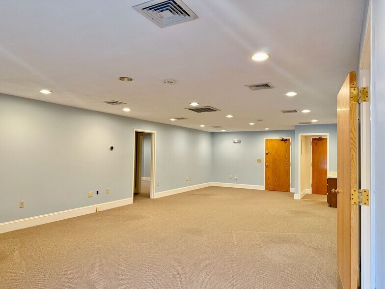 More Photos Of 1624 Sudbury Rd, Concord Medical For Lease