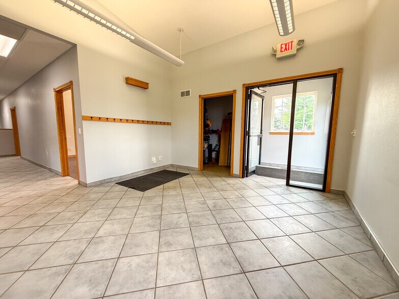 More Photos Of 118 S Main St, Medford Office For Lease