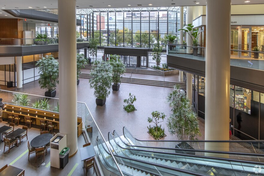 More Photos Of 425 Walnut St, Cincinnati Office For Lease