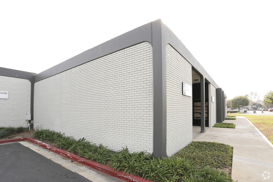 More Photos Of 17875 Sky Park Cir, Irvine Light Manufacturing For Lease
