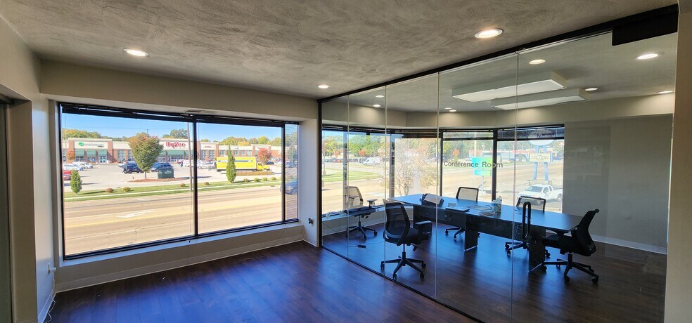 More Photos Of 2144 S Macarthur Blvd, Springfield Office For Lease