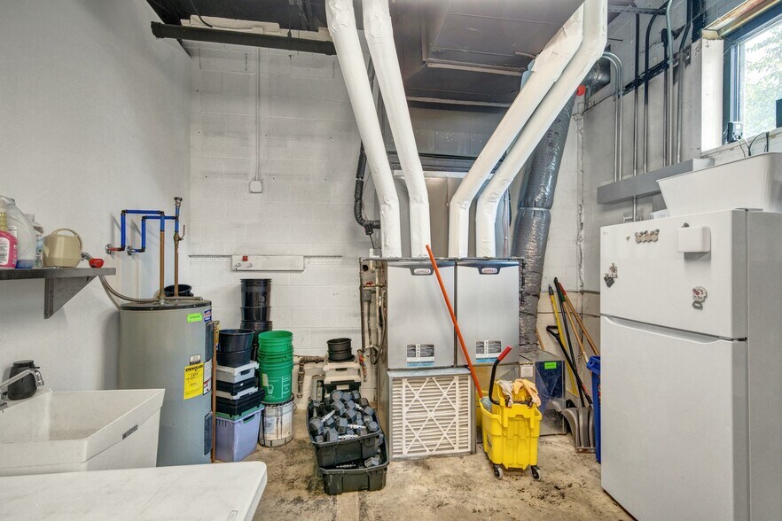 More Photos Of 611 W Philadelphia St, Detroit Freestanding For Sale