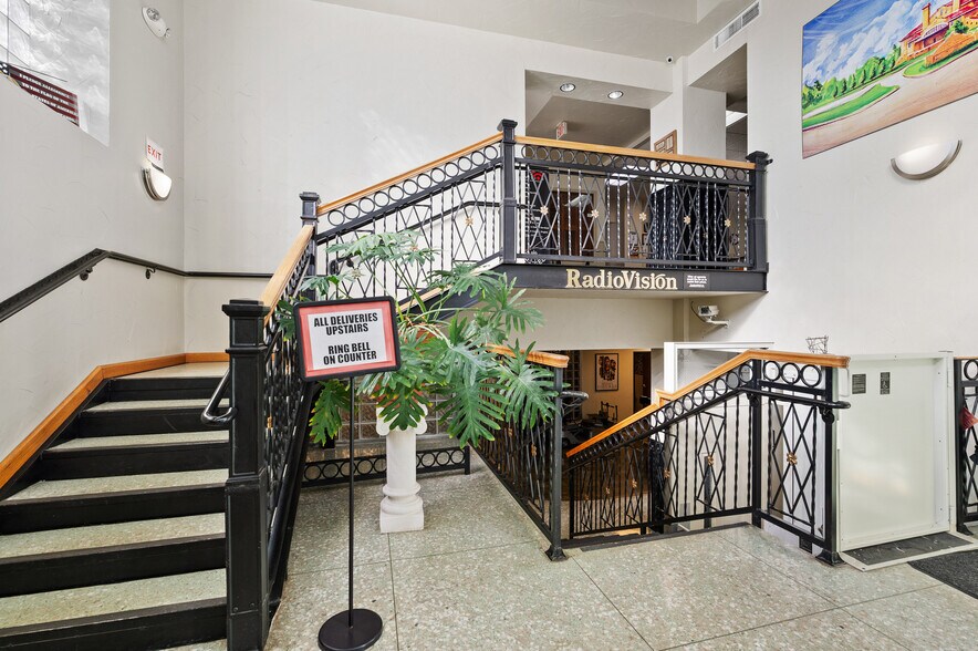 More Photos Of 531 W Main St, Denison Office For Sale