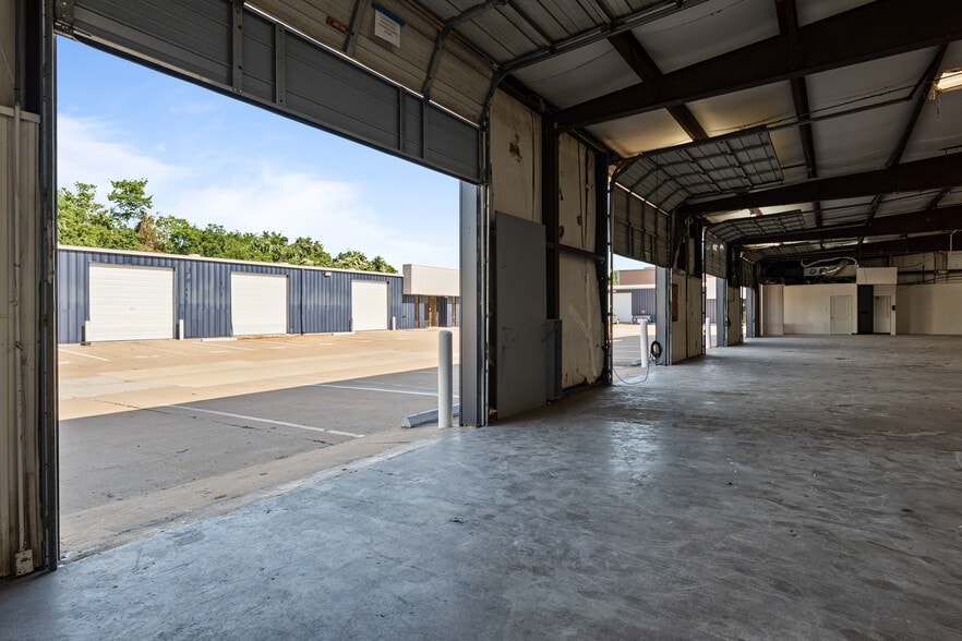 More Photos Of 1500 Brittmoore Rd, Houston Warehouse For Lease