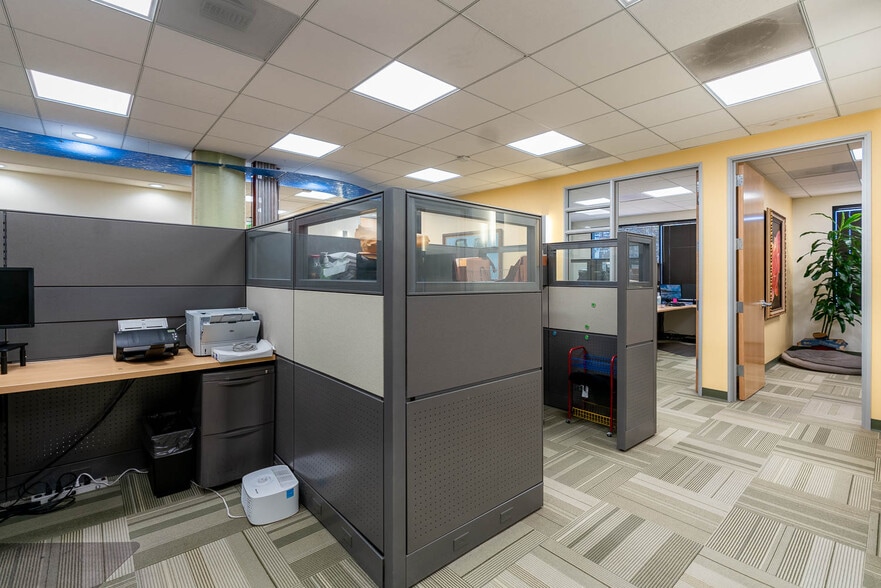 More Photos Of 17425 Chatsworth St, Granada Hills Office For Lease