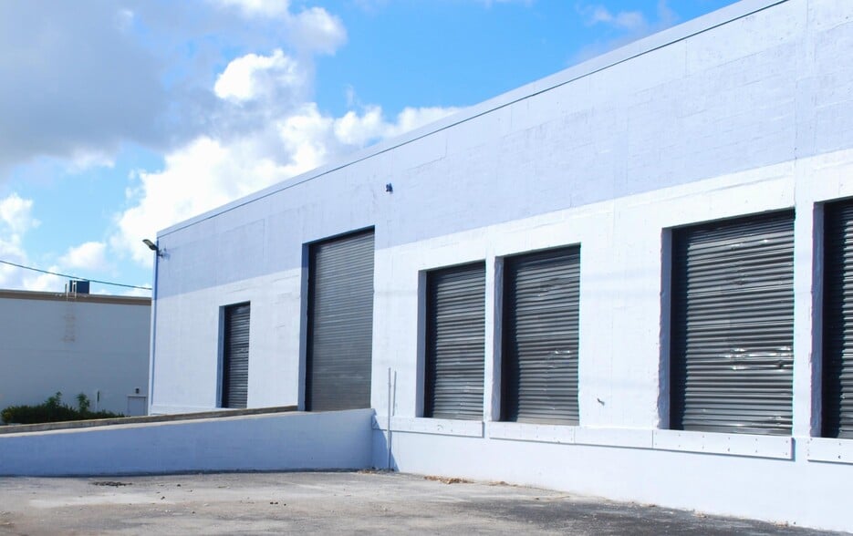 More Photos Of 1100 25th St, West Palm Beach Warehouse For Lease