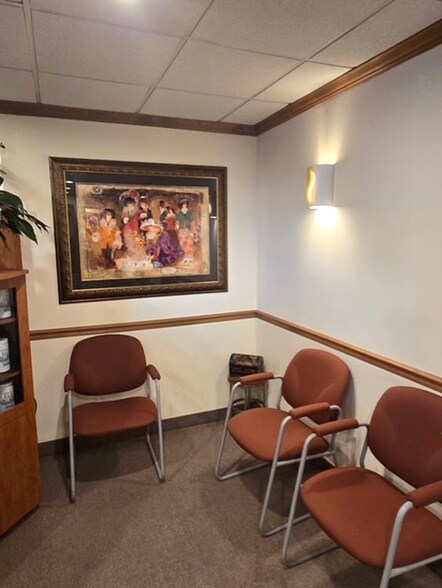 More Photos Of 1 Edgewood Ave, Smithtown Office For Lease