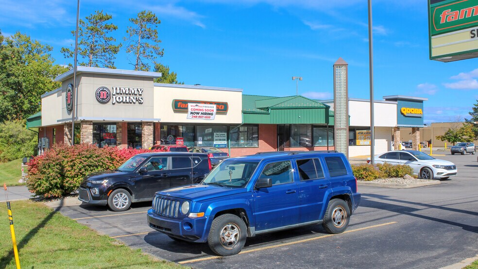 More Photos Of 1280-1294 W South Airport Rd, Traverse City General Retail For Lease