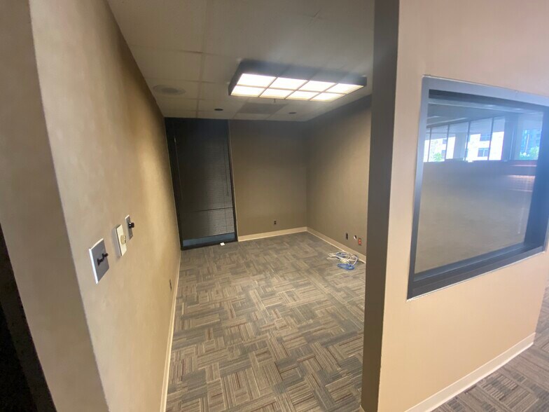 More Photos Of 400 W Tuscarawas St, Canton Office For Sale