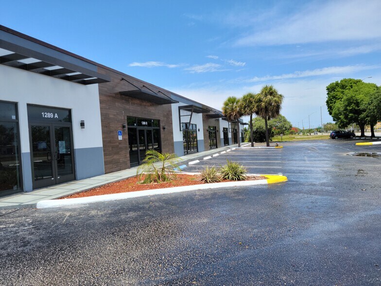 More Photos Of 1299 S Dixie Hwy, Deerfield Beach Showroom For Lease
