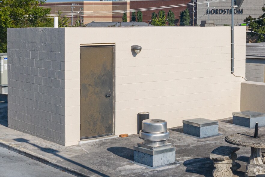 More Photos Of 4001-4009 Hillsboro Pike, Nashville Freestanding For Lease