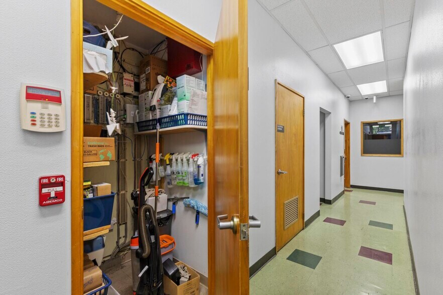 More Photos Of 922 G St, Marysville Loft Creative Space For Lease