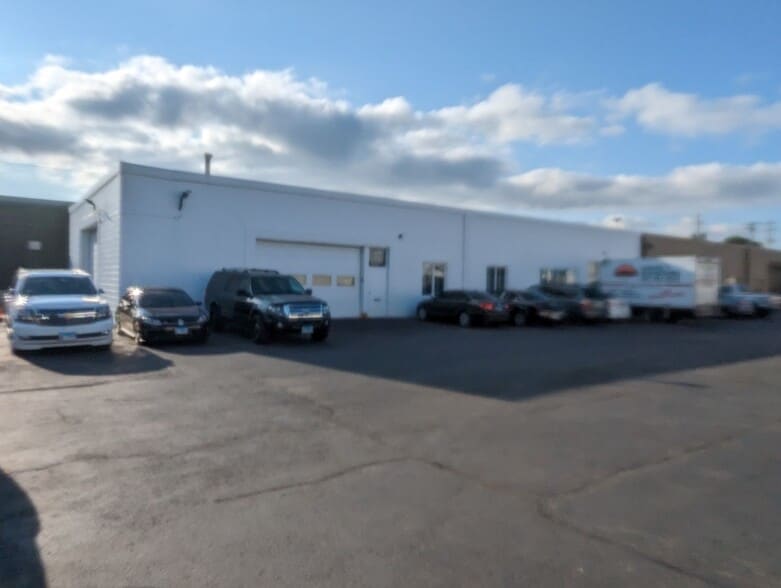 More Photos Of 3820 Industrial Ave, Rolling Meadows Warehouse For Sale