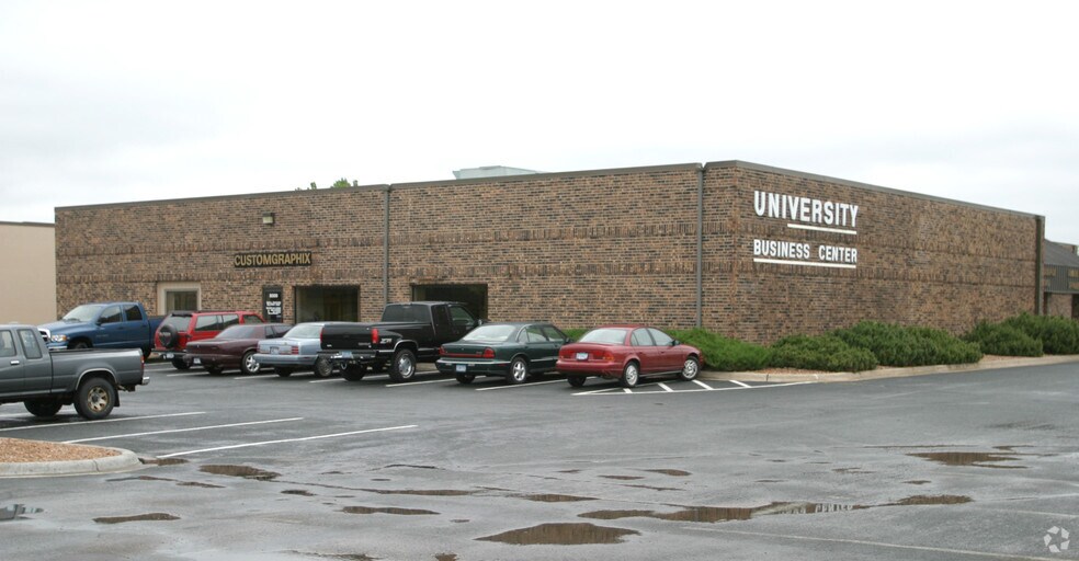 More Photos Of 8000-8090 NE University Ave, Minneapolis Manufacturing For Lease