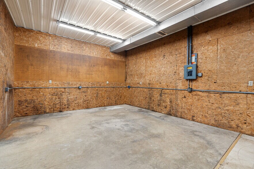 More Photos Of 438 Highway Ave S, Blooming Prairie Office For Sale