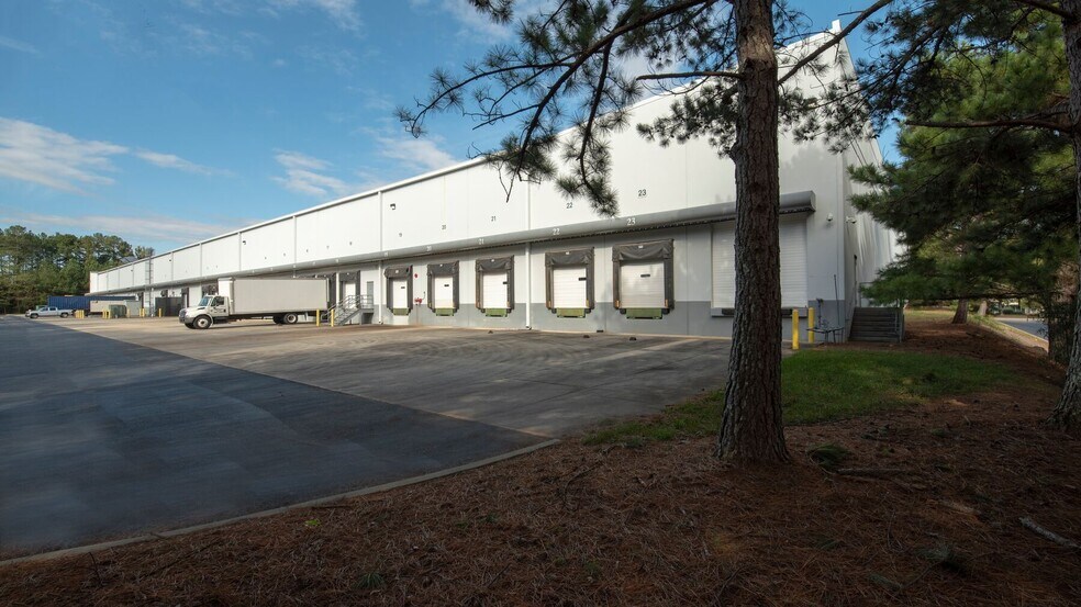 More Photos Of 2100 Evergreen Blvd, Duluth Warehouse For Lease