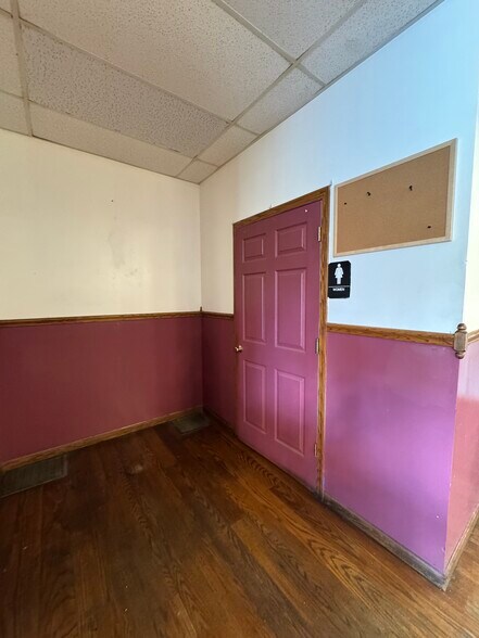 More Photos Of 150 Rockdale Rd, Follansbee Storefront For Lease