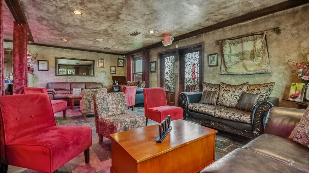 More Photos Of 1114 N Bluebird Rd, Eagle River Bar For Sale