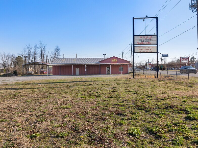 More Photos Of 428 S 3rd Ave, Chatsworth Freestanding For Sale