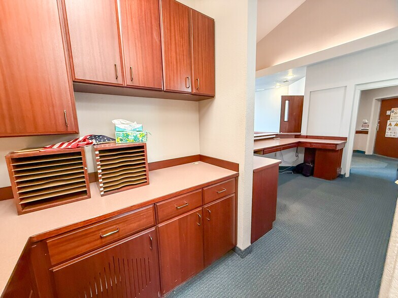 More Photos Of 910 S Scheuber Rd, Centralia Medical For Lease
