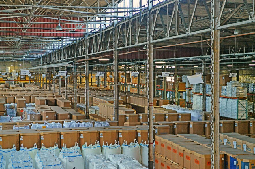 More Photos Of 1564 Firestone Pky, Akron Warehouse For Lease