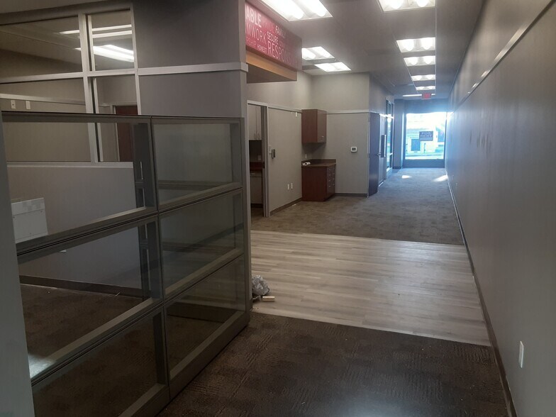 More Photos Of 201-205 E 9th St, Hopkinsville Bank For Lease
