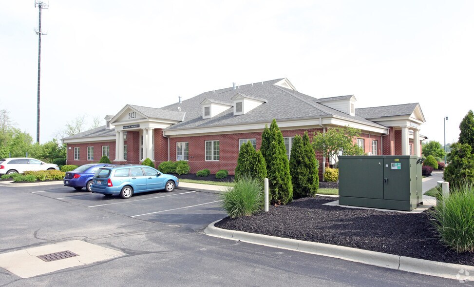More Photos Of 5121 Forest Dr, New Albany Office For Lease