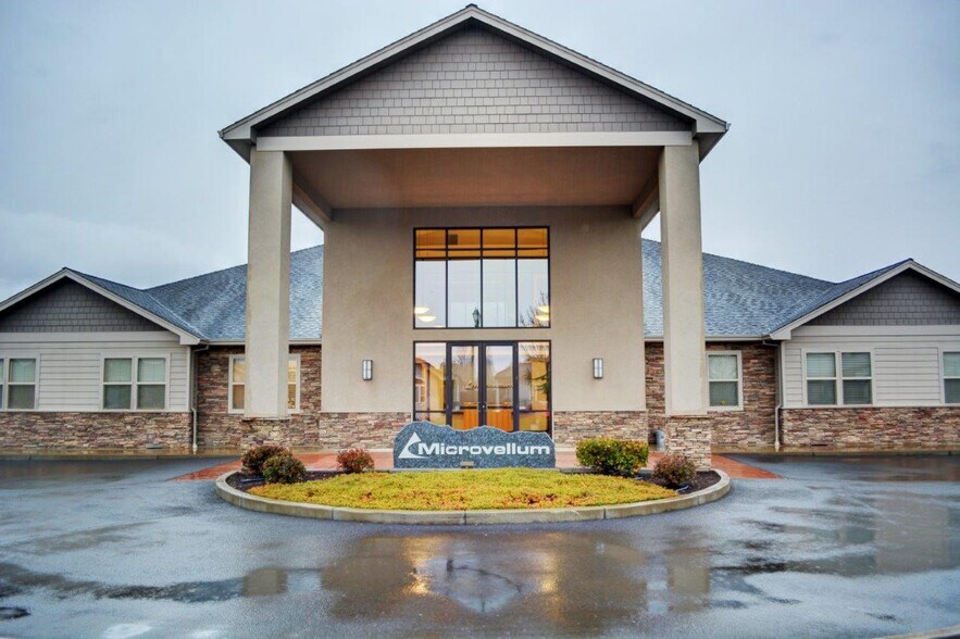 Primary Photo Of 444 S Haskell St, Central Point Office For Lease