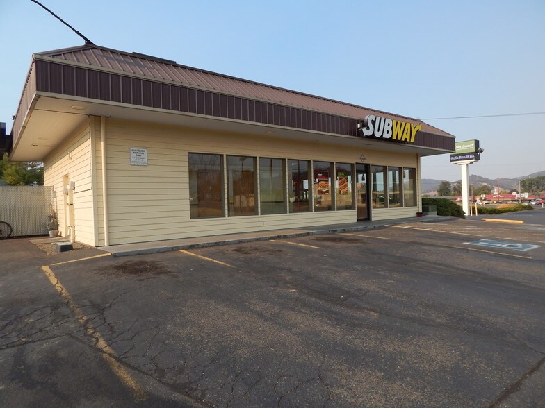 Primary Photo Of 4872 Grange Rd, Roseburg General Retail For Sale