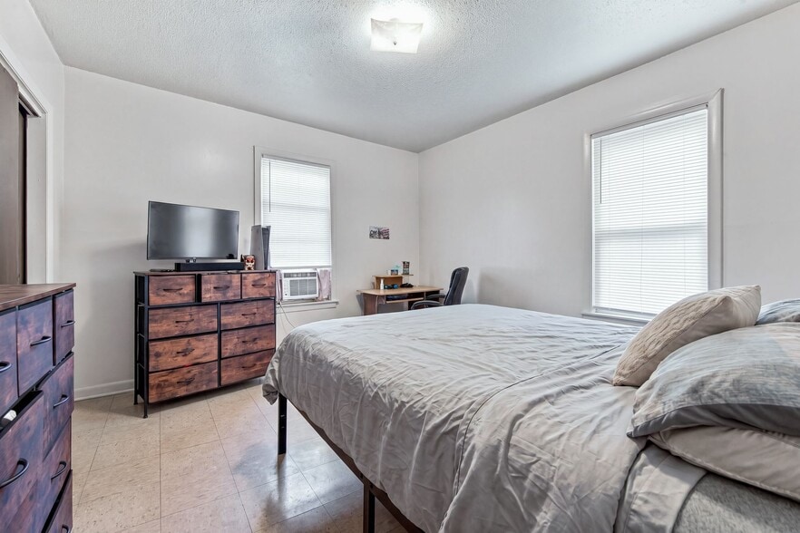 More Photos Of 32 Northeast St, Woonsocket Apartments For Sale