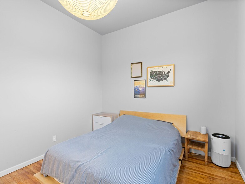 More Photos Of 1305 SE Belmont St, Portland Office For Sale