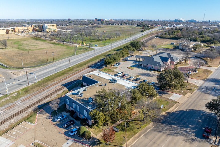 More Photos Of 1615 W Abram St, Arlington Office For Lease