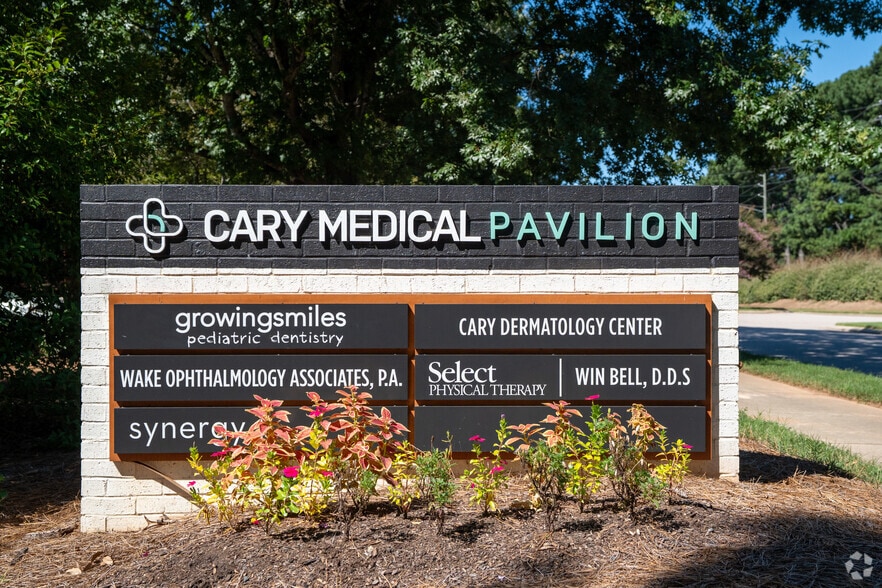 More Photos Of 105 SW Cary Pky, Cary Medical For Lease