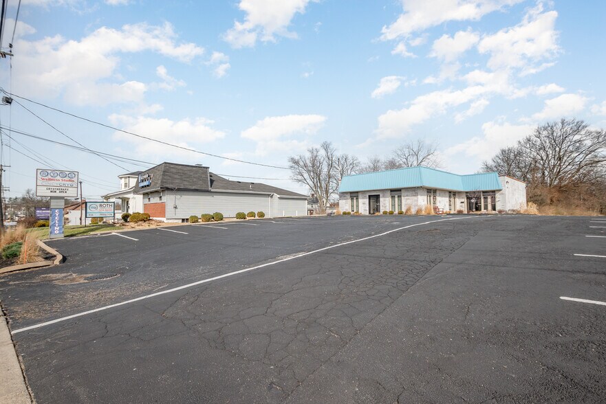 More Photos Of 4456-4460 Bridgetown Rd, Cincinnati Office For Lease