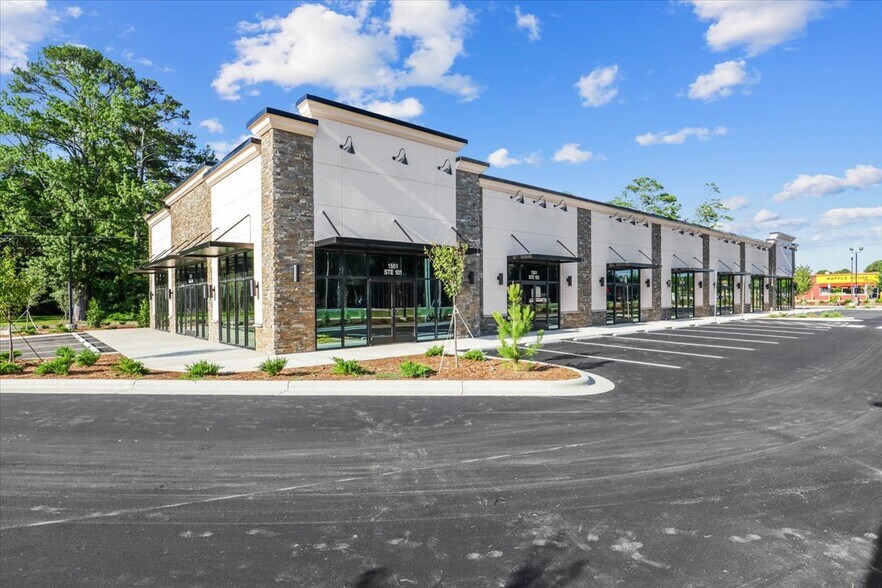 Primary Photo Of 1551 E Market St, Smithfield Freestanding For Lease