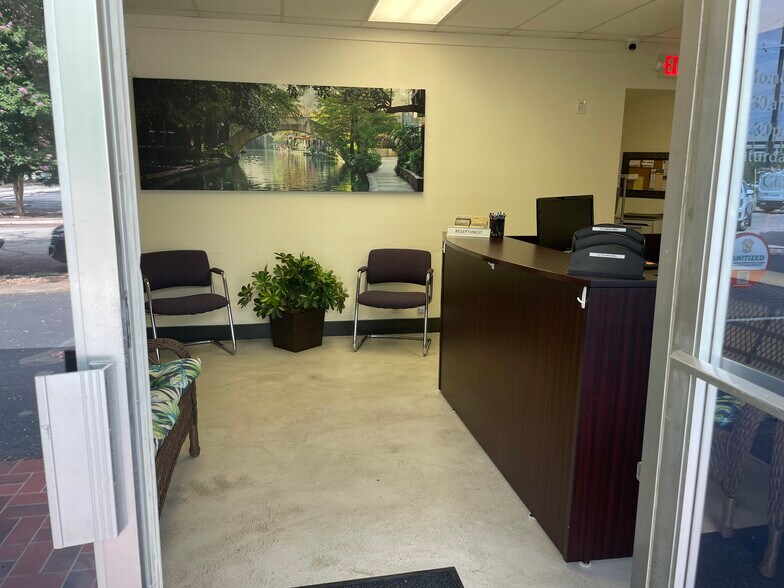 More Photos Of 8603 N New Braunfels Ave, San Antonio Medical For Sale