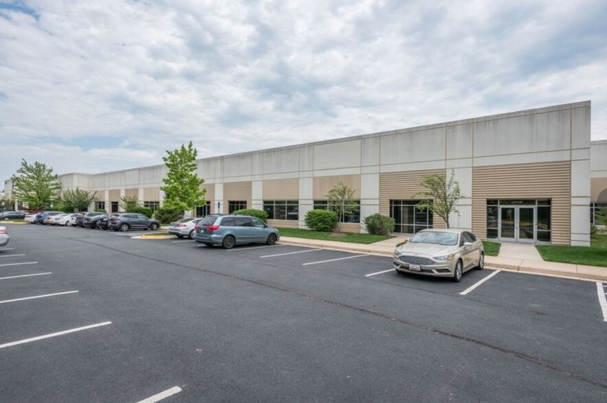 More Photos Of 4170 Lafayette Center Dr, Chantilly Light Distribution For Lease