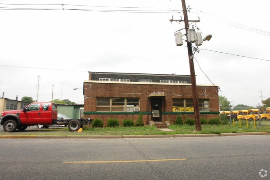 More Photos Of 827 E Linden Ave, Linden Manufacturing For Lease