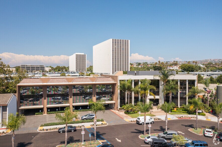More Photos Of 369 San Miguel Dr, Newport Beach Medical For Lease