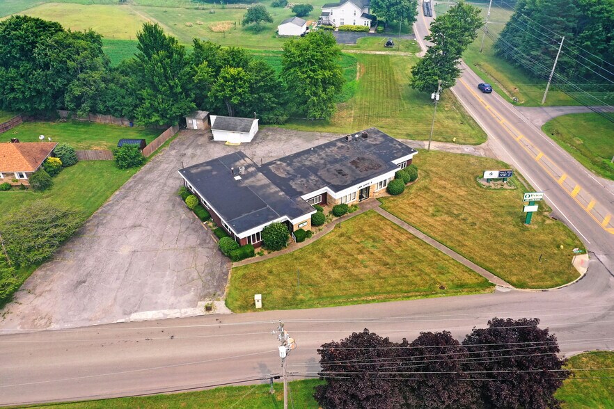 More Photos Of 696 Valley View Dr, Brookfield Office For Sale