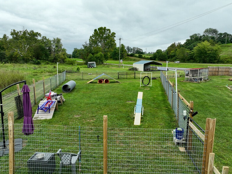 More Photos Of 12167 Lee Hwy, Sperryville Veterinarian Kennel For Sale