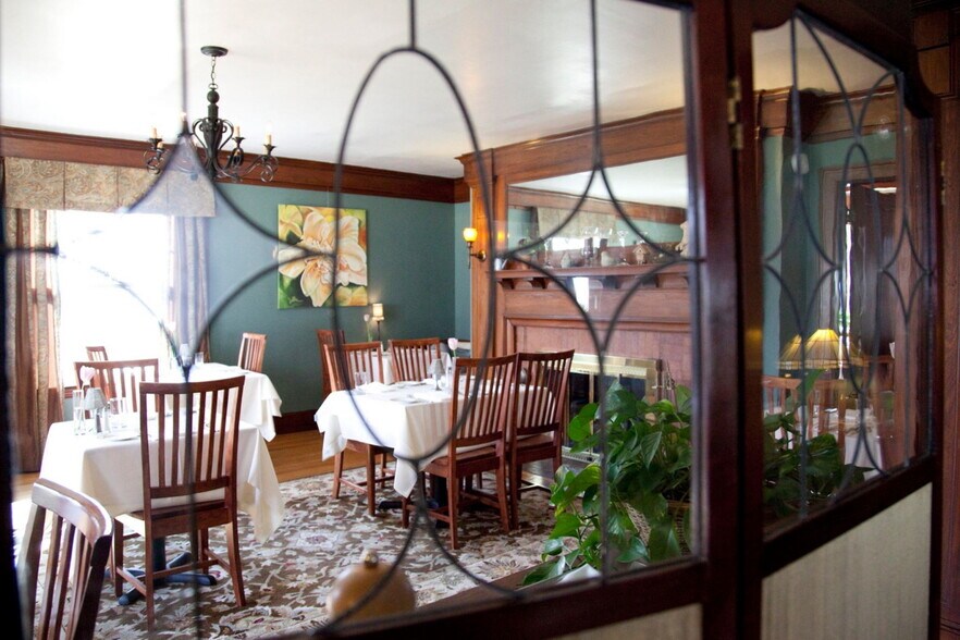 More Photos Of 548 Main St, Fryeburg Hotel For Sale