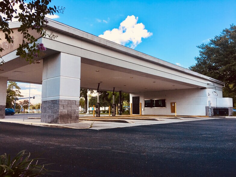 More Photos Of 10740 Balmoral Cir, Jacksonville Bank For Lease