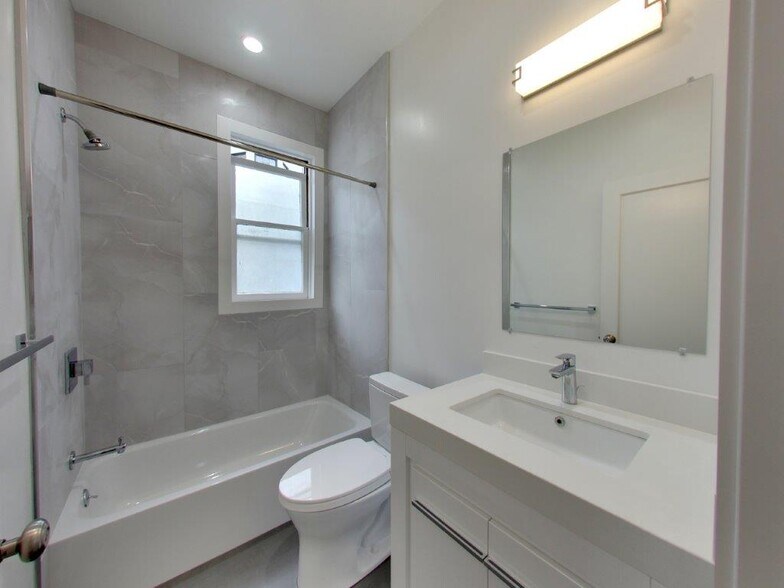 More Photos Of 840 Greenwich St, San Francisco Apartments For Sale