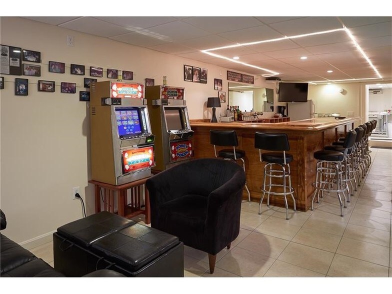 More Photos Of 69 Newbury St, Portland Storefront Retail Residential For Sale