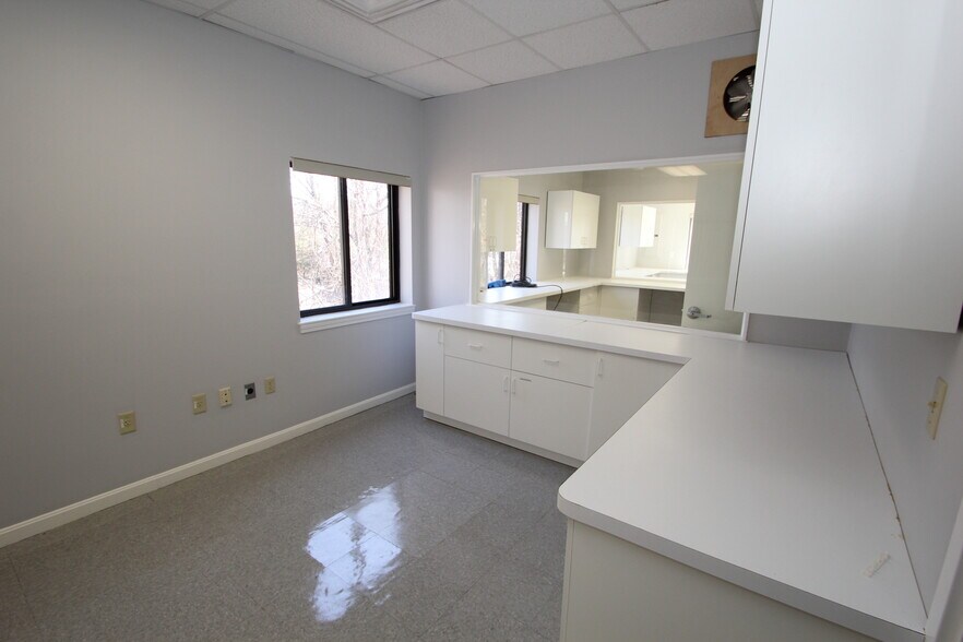 More Photos Of 87 Main St, North Reading Light Manufacturing For Sale