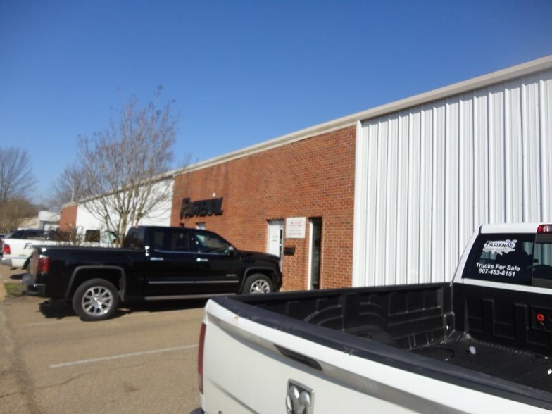 More Photos Of 310 Moore Ln, Collierville Warehouse For Lease