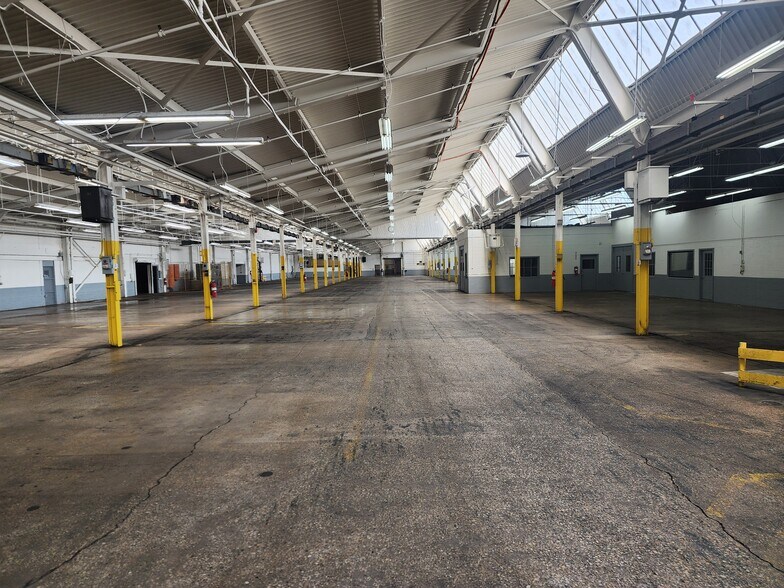 More Photos Of 1100 W 119th St, Chicago Warehouse For Lease