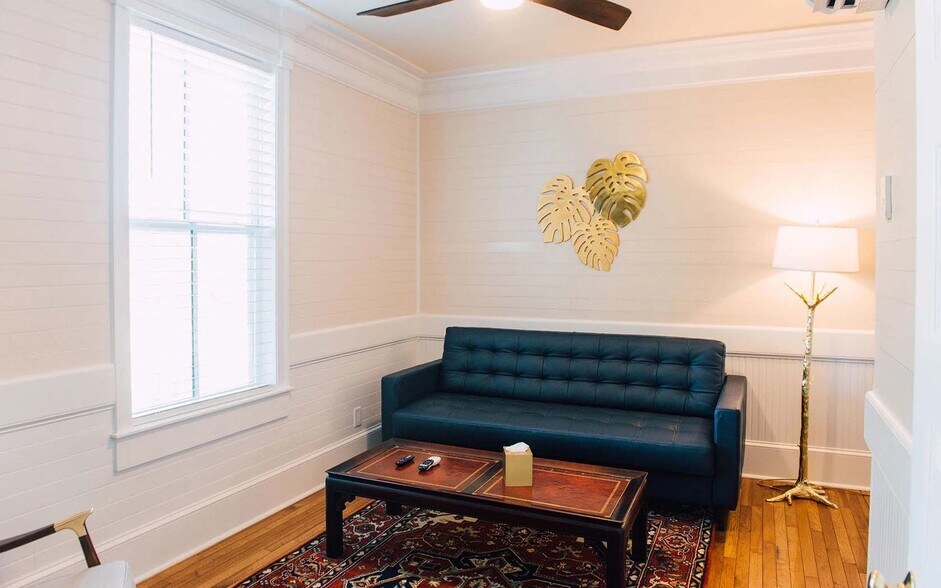 More Photos Of 51 Avenue C, Apalachicola Hotel For Sale